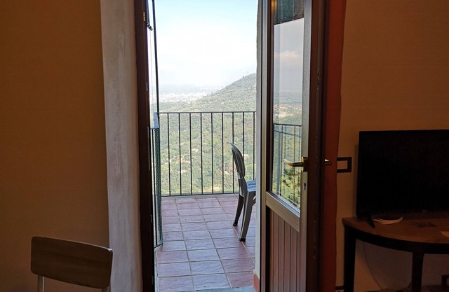 Il Tino - casa con terrazza vista mare in borgo medievale