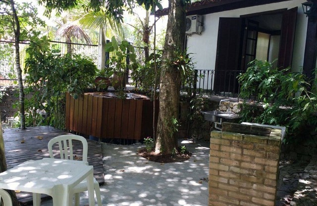 Ilhabela Chalet 100m from the beach, near the village - 1 suite