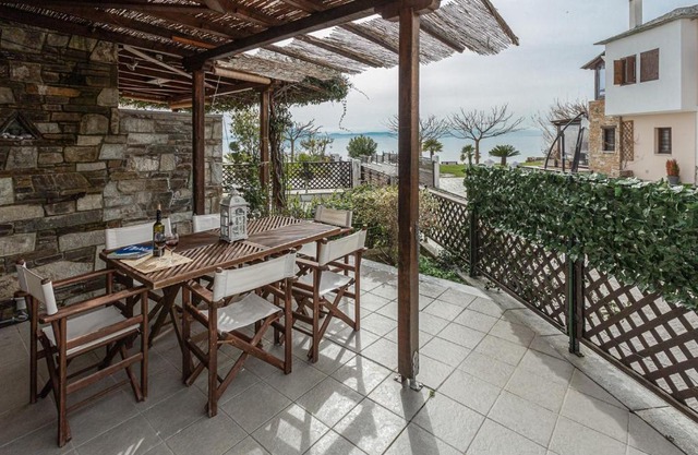 ILOI’s Villa in peaceful Village w. Private Beach
