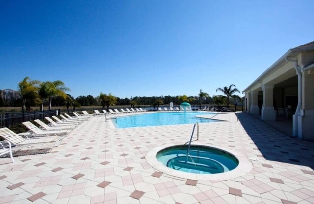 Immaculate 4 bed / 3 bath pool & spa home