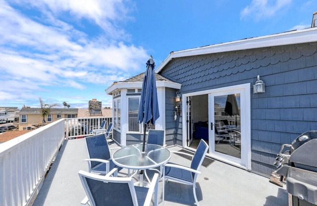 Immaculate Home-Away-From-Home! Fantastic Oceanview Deck | Darling Interior | A Newport Standout!