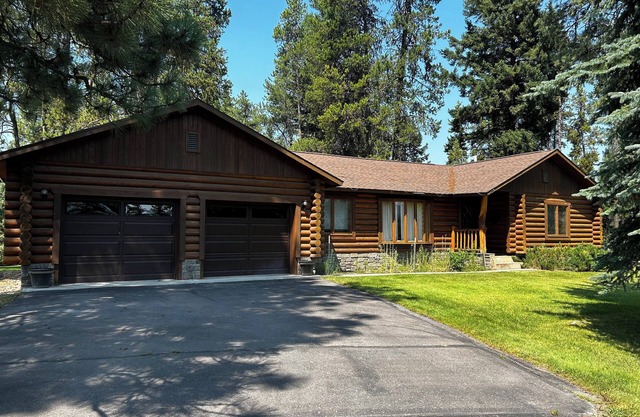 Immaculate log house with backyard view of pond, in Seeley!