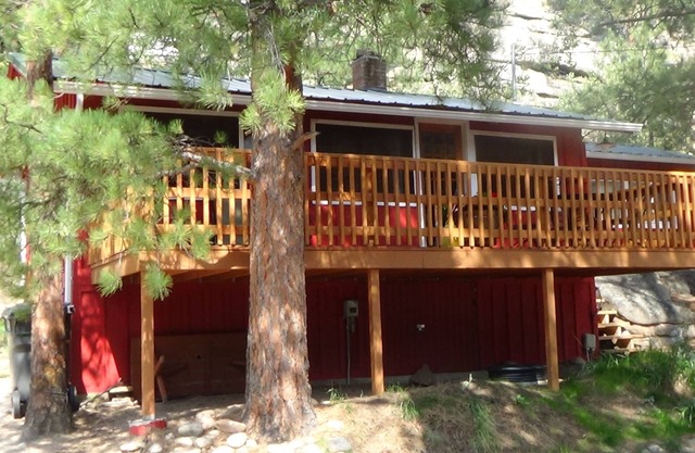 Immaculate Seashell River Cabin at Estes Park