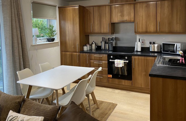 Immaculate, spacious 2 bed apartment
