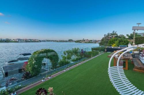 Immaculate Waterfront Residence-Masterpiece