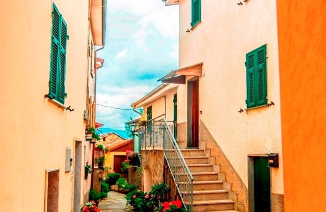 Immersion to the green, far from the crowd but 14 km from the sea and the Cinque Terre