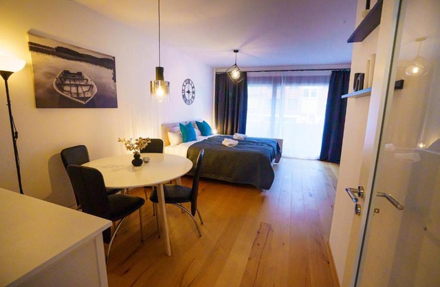 ImmoStay #3 - Wohnung mit großem Balkon, Parkplatz & WLAN- Nähe Zentrum