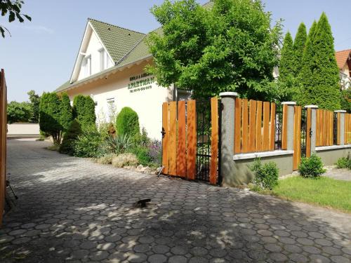 Imola És Andrea Apartmanház 