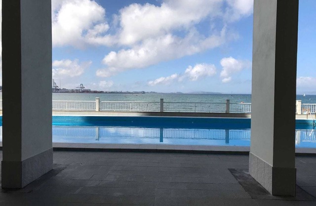 Impecable piso encima playa Galicia