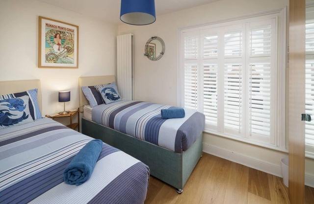 Impeccable 3 bed 2 bath Central Cowes Cottage