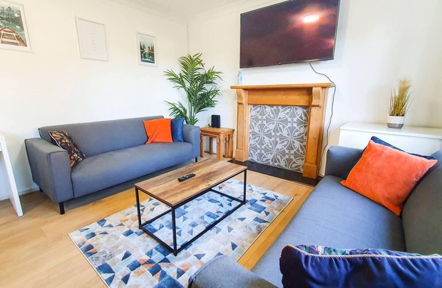 Impeccable 4-Bed House in Cheltenham
