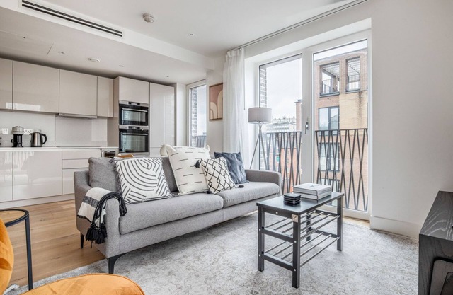 Impeccable Southwark 1BR, nr Bars, Restaurants & Shops, by Blueground