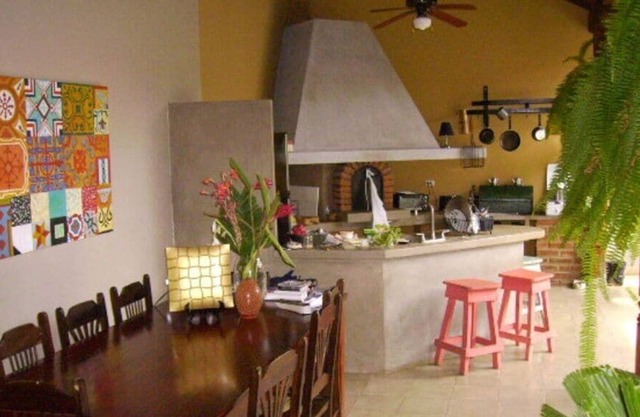 Impressive, spacious and cozy... Spanish Colonial Granada Historical Center