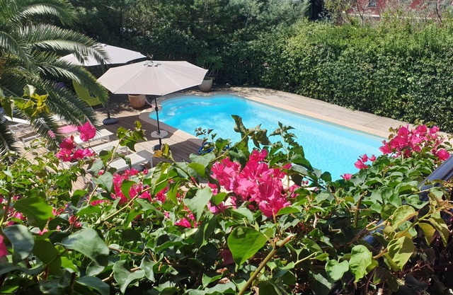 In a large villa, 2-room apartment for 4 people near the sea!