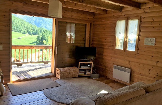 In a quiet chalet, apartment of 100 m2 for 6 people with terrace