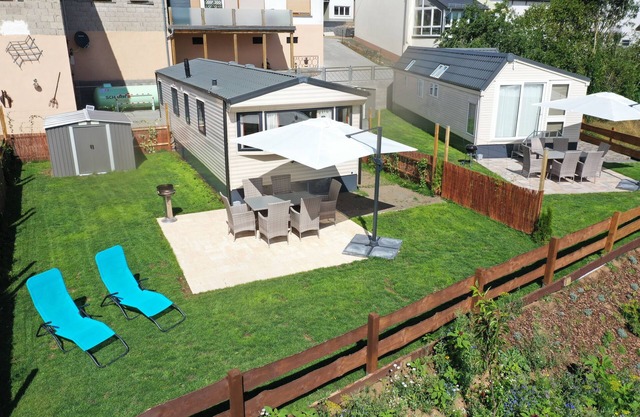 In a quiet location and only 7 minutes by car from Daun town center
