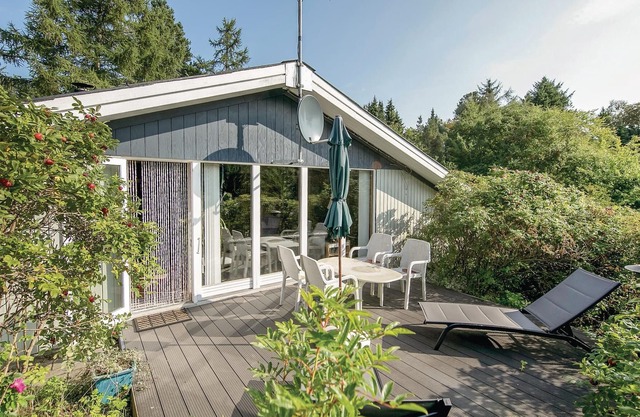 In Ajstrup near Hadsund you will find this cozy cottage on a large plot and in a beautiful nature.