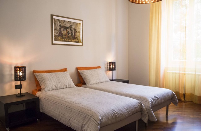 In Albaro (Arbâ), a stone's throw from the center, in the green of the historic Genoese Villas