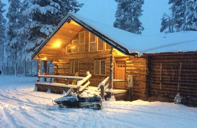 In need of a staycation?! Rustic log home. Room for the entire family!