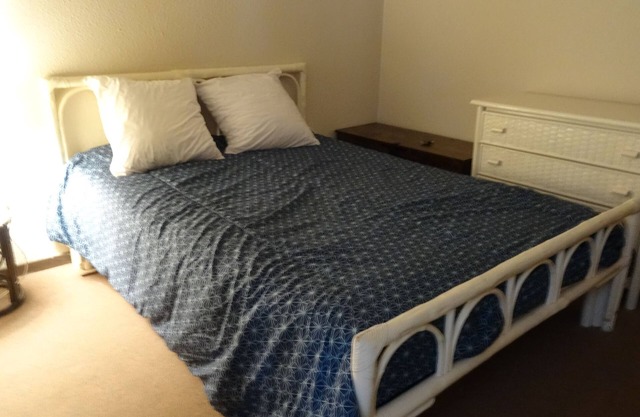In the center of the resort and shops ground floor apartment sleeps 6