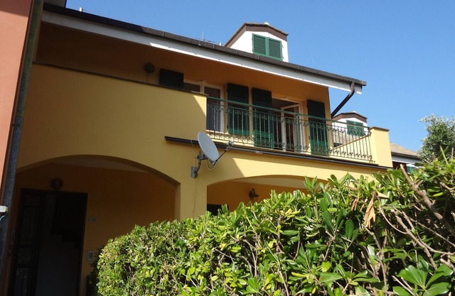 In the green between the Cinque Terre and the Tigullio, 1 km from the center of Deiva Marina