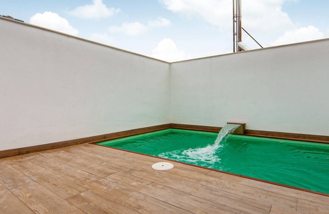 In the heart of the village of Albanchez de Magina, this vacation home welcomes you.