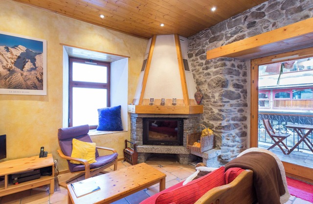 In the heart of Chamonix, in a quiet area - 65m2 - Fireplace and view of Mont Blanc