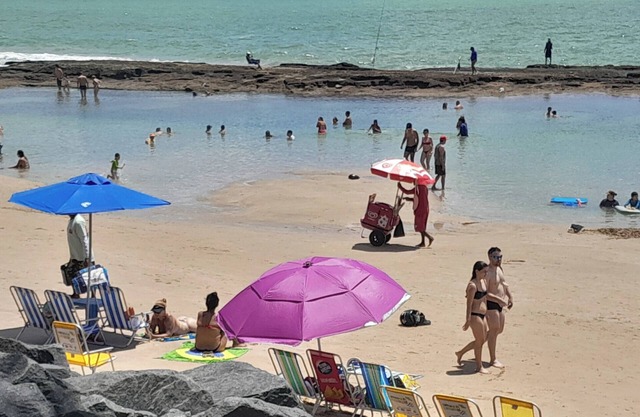 In the heart of Boa Viagem with view of Pracinha,it accommodates up to 3 guests.