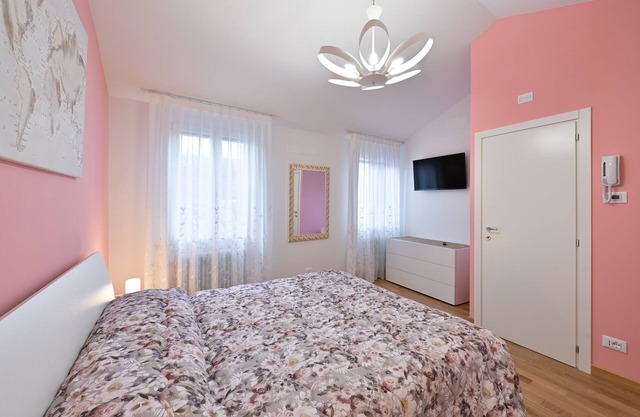 In the heart of Burano recently restored house fully equipped