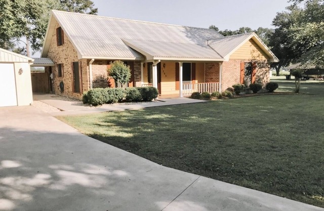 In the heart of Cajun country! Entire home with pool.