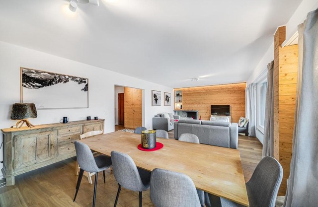 In the heart of Crans, fireplace and parking