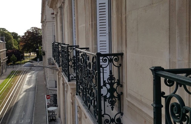 In the heart of Reims! 500m from the cathedral! Large 3-bedroom apartment with view