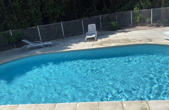 In the heart of the Alpilles - Apartment with swimming pool in a quiet private estate