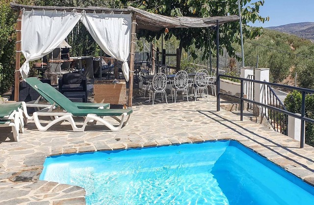 In the heights of the picturesque village of Zagrilla enriched with a dreamlike view, lies this char