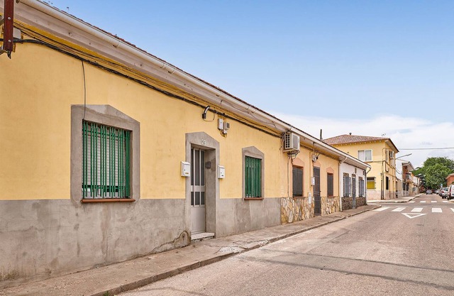 In the Madrid metropolitan area, this functional apartment welcomes you.