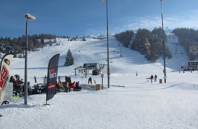 IN THE MASSIF OF DEVOLUY, FLAT COMFORTABLE WITH BALCONY