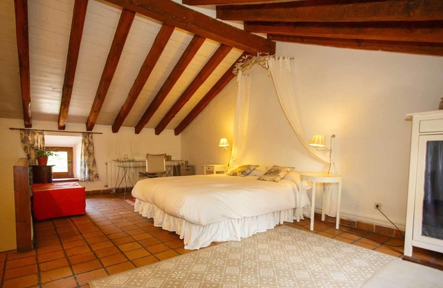 In the middle of the Biosphere Reserve you will find the Cas Roble located in the heart of the town