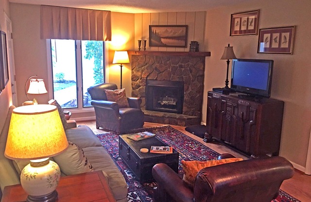 In the ❤️ of Downtown Blowing Rock Condo - 1st Floor - 2Bed 2Bath