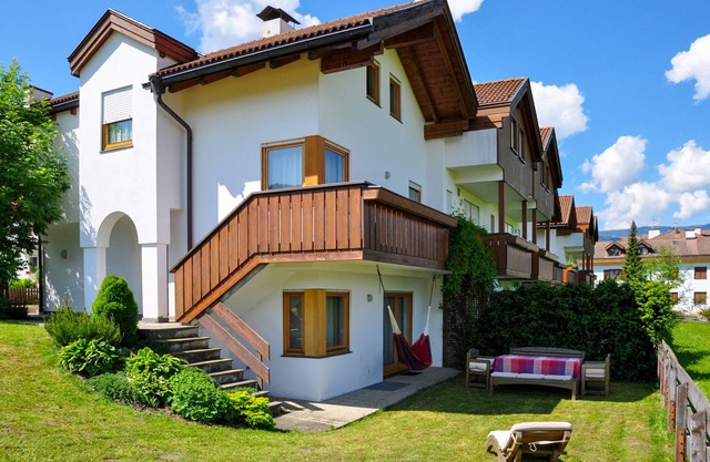 In the quiet of Reischach Tyrolean-style apartment along the bike path