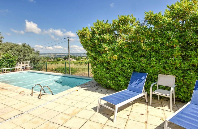 In this beautiful vacation home with access to the pool you can enjoy a relaxing vacation.