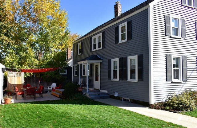 In-Town Kennebunk - walk to mult cafes/restaurants/shops! Beaches 6 mins away!
