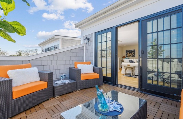 In town Location Walk to beach Pet Friendly AC WiFi TJs Tide