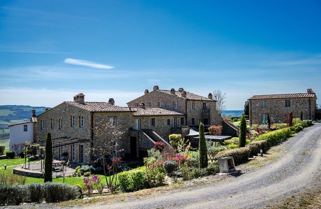 In Tuscan farmhouse forming part of a hamlet in S. Casciano dei Bagni