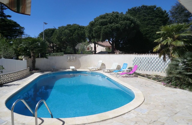 In villa, independent apartment 130 m2 air-conditioned. 10x5 pool