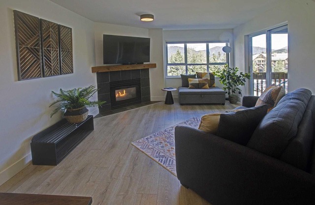 In Whistler Village - Steps to the Gondola - Sleeps 5