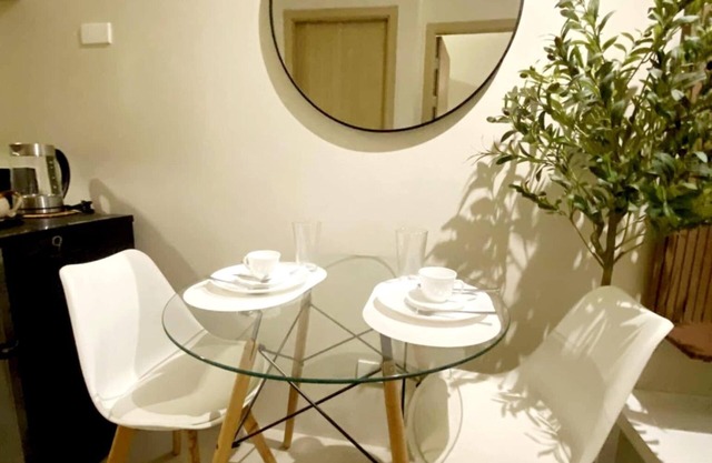 Inang Emy's Haven: 2BR QC Condo at Vine Residences w/Free WiFi