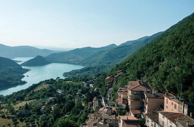 (Incanto sul Lago Turano) la vista panoramica più bella