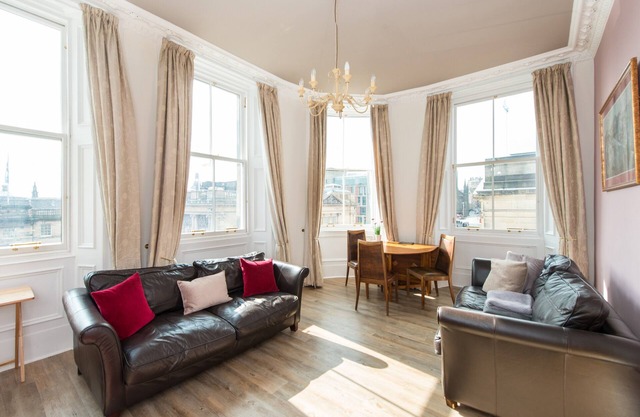 Incredible 1 bedroom + sofabed on the famous Royal Mile 200 metres from Edinburgh Castle