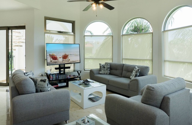 Incredible and newly renovated 3 bedroom penthouse in Paseo del Sol by BRIC