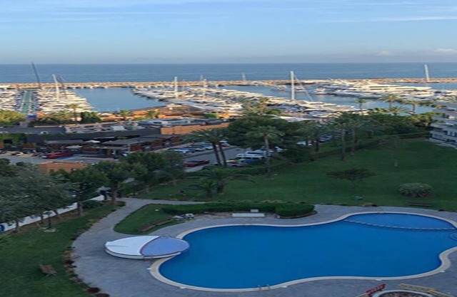 Incredible apartment with sea view, private pool in an exclusive area.